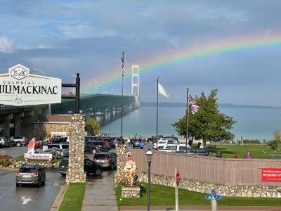 Parkside Inn Bridgeview Mackinaw City Bagian luar foto