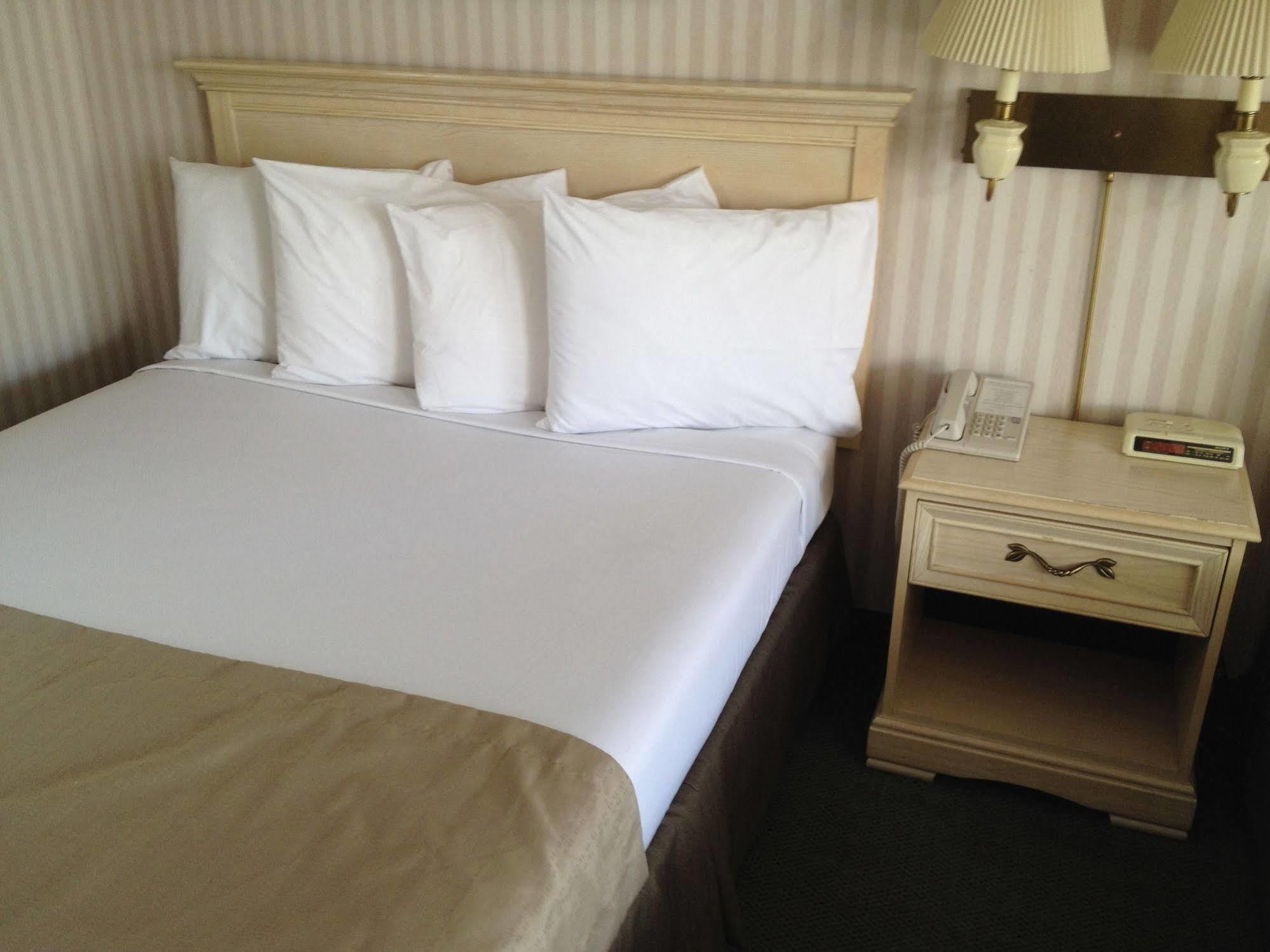Parkside Inn Bridgeview Mackinaw City Bagian luar foto