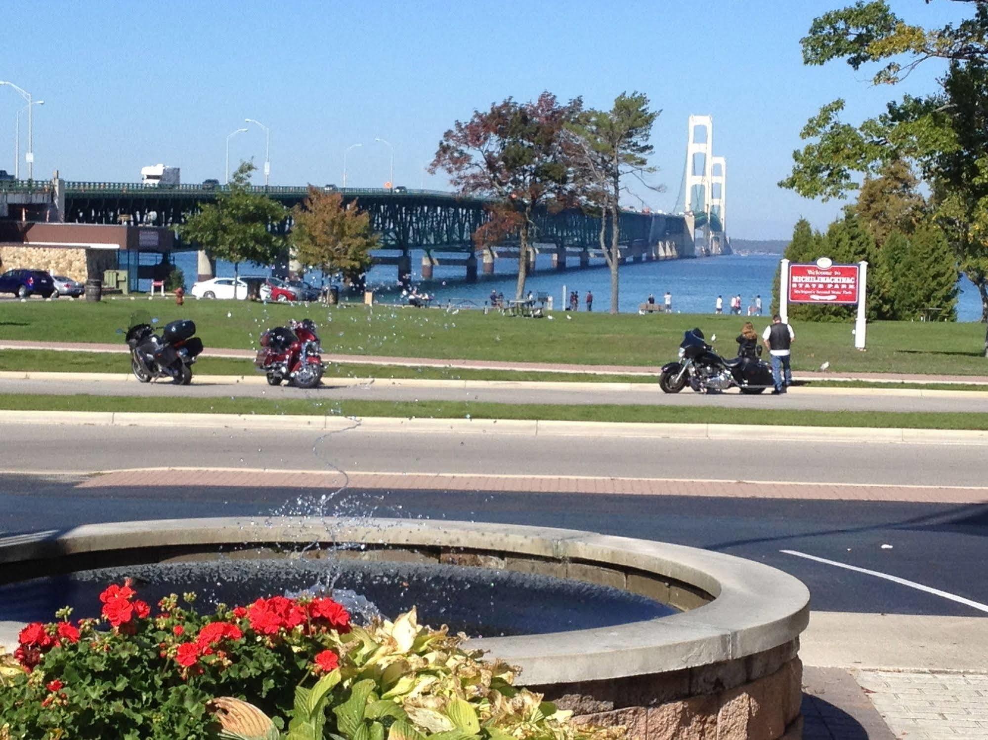 Parkside Inn Bridgeview Mackinaw City Bagian luar foto